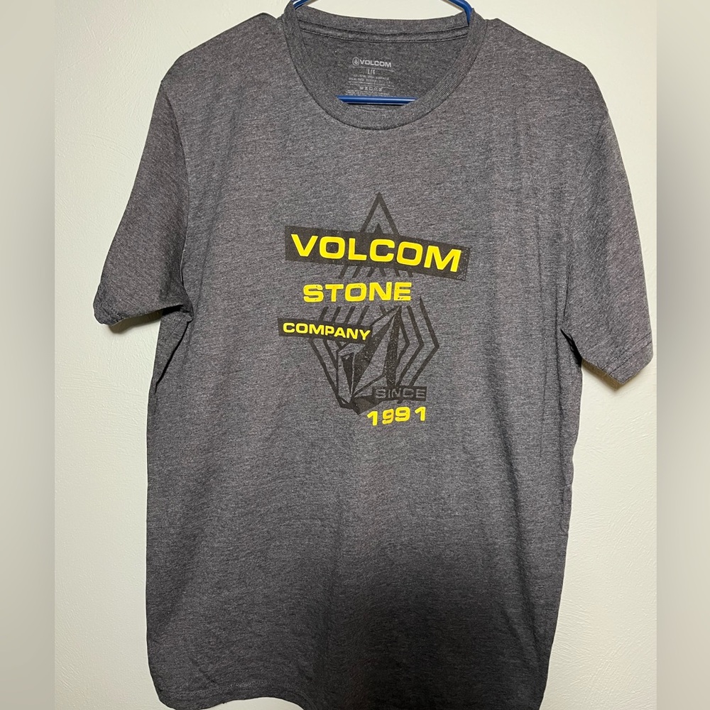 NWOT Volcom tee shirt Large